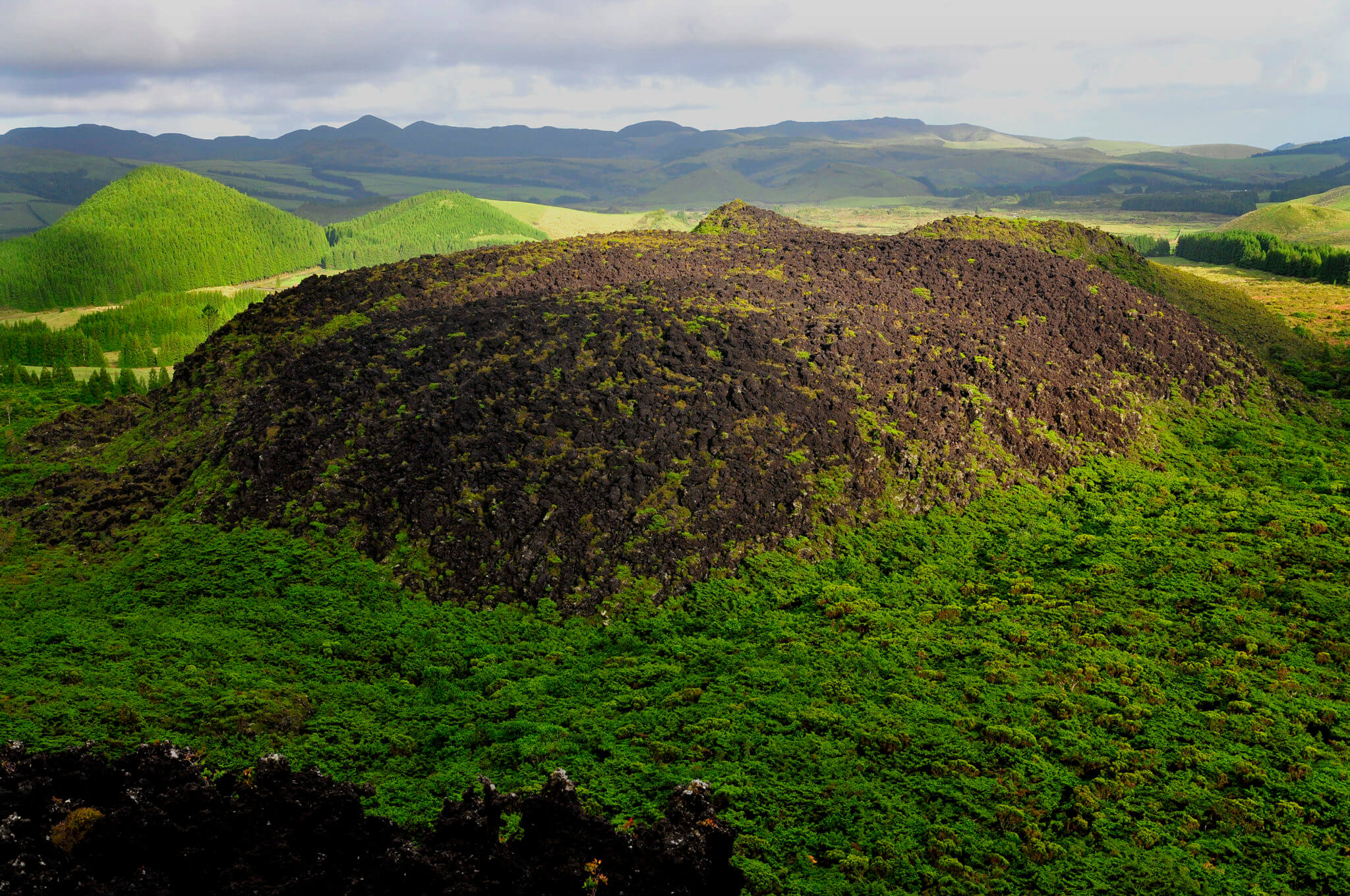 Caldeira da Serra de Santa Bárbara e Mistérios Negros - Explore Terceira