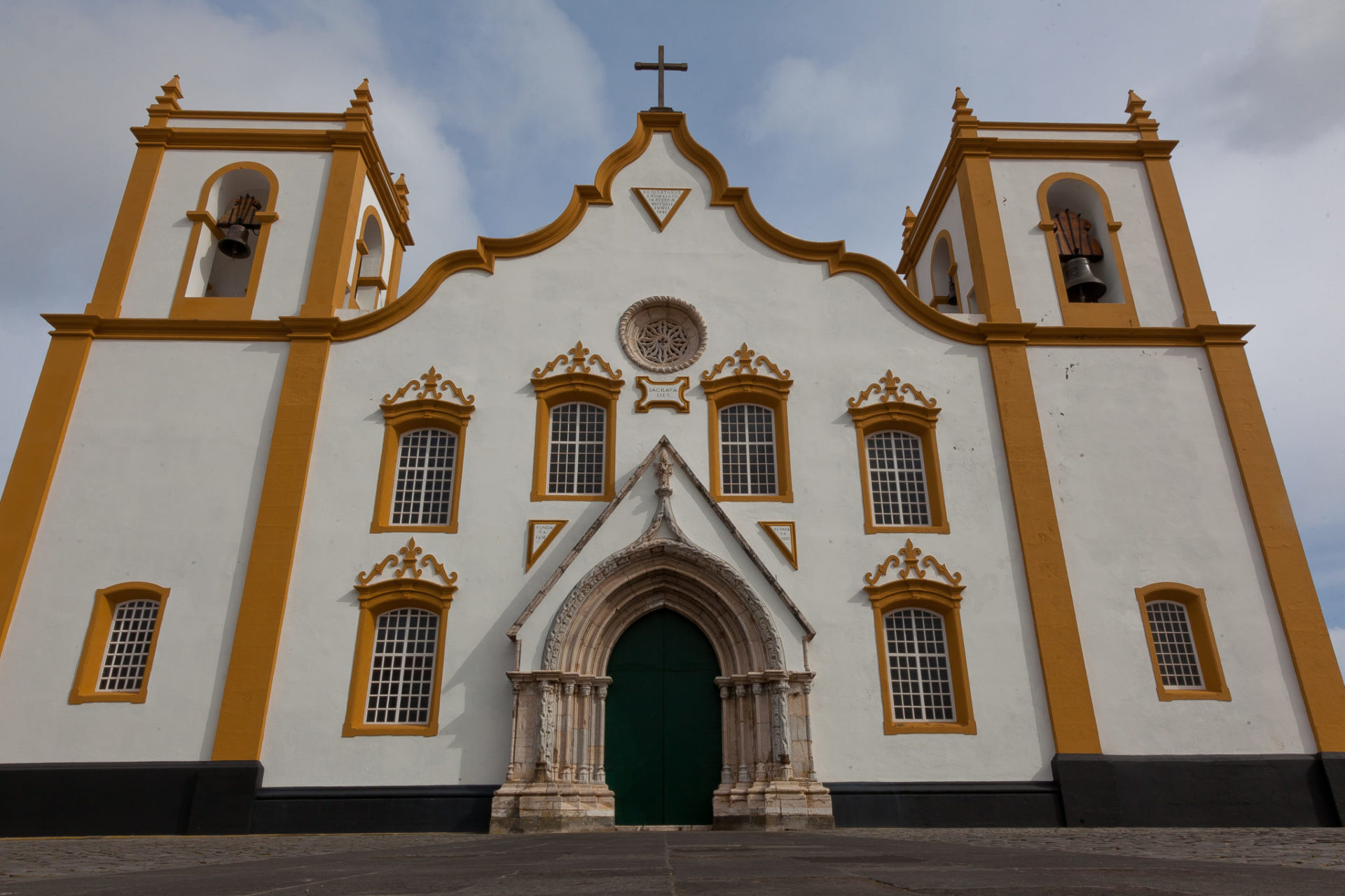 Igreja-Matriz-da-Praia-da-Vitoria-1