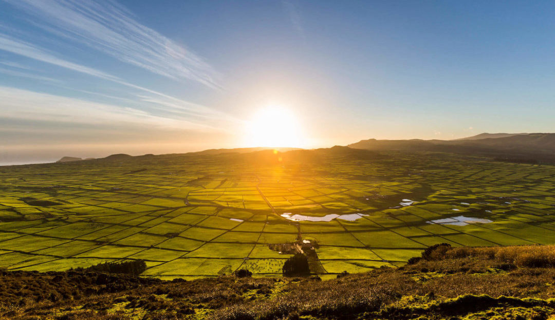 Serra do Cume - Um autêntico cenário de postal com vista deslumbrante para a maior caldeira vulcânica dos Açores.